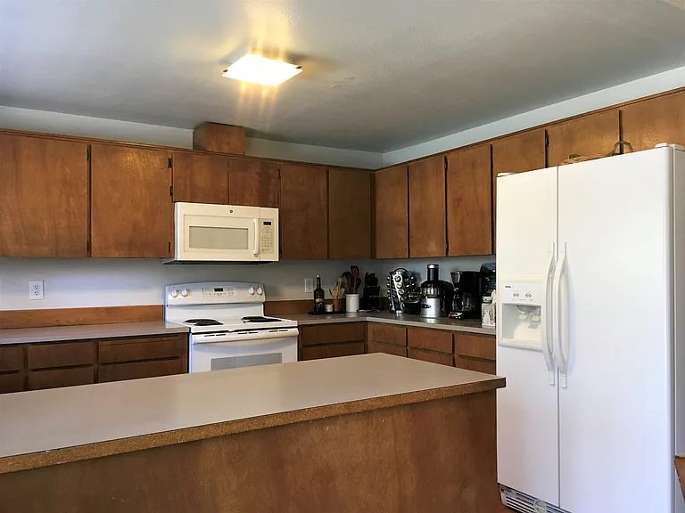 1614 NE Cackler Ln — Photo 8
