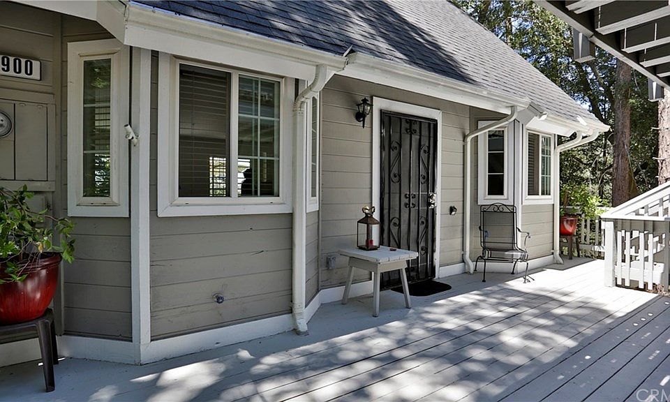 1st image of 900 Chateau Dr