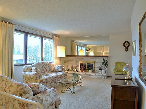 3rd image of 5734 N Greenwood Blvd