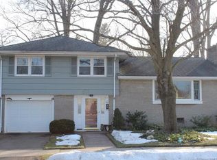 61 Dessa Dr, Hamden, CT 06517