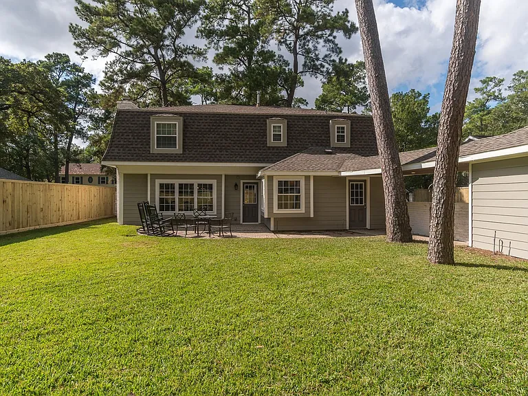 726 Thistlewood Dr — Photo 32