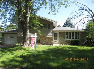 1406 Rita Ave, St Charles, IL 60174