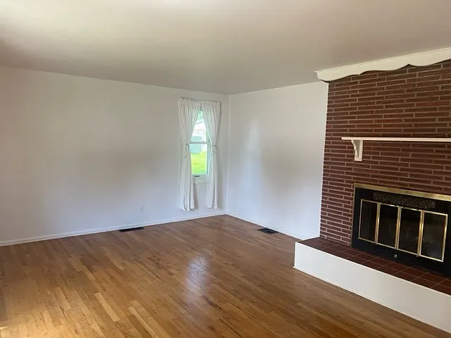 1940 Kingsboro Rd — Photo 3