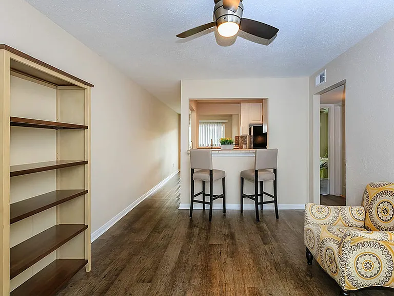 Los Prados Apartment Homes — Photo 29
