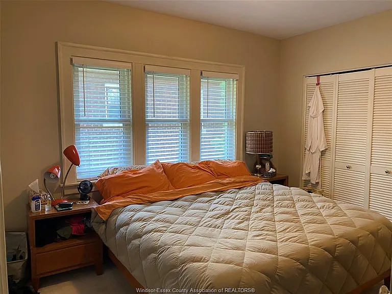 1389 Victoria Ave — Photo 9