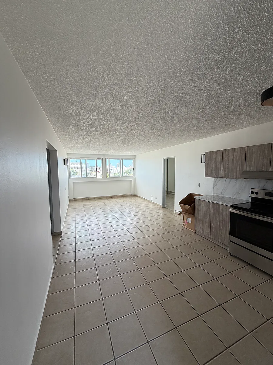 Building Photo - 1050 Las Palmas Ave