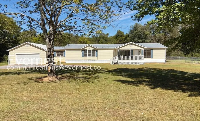 4 bed, 2.0 bath, 2120 sqft, $1,995 — Photo 1