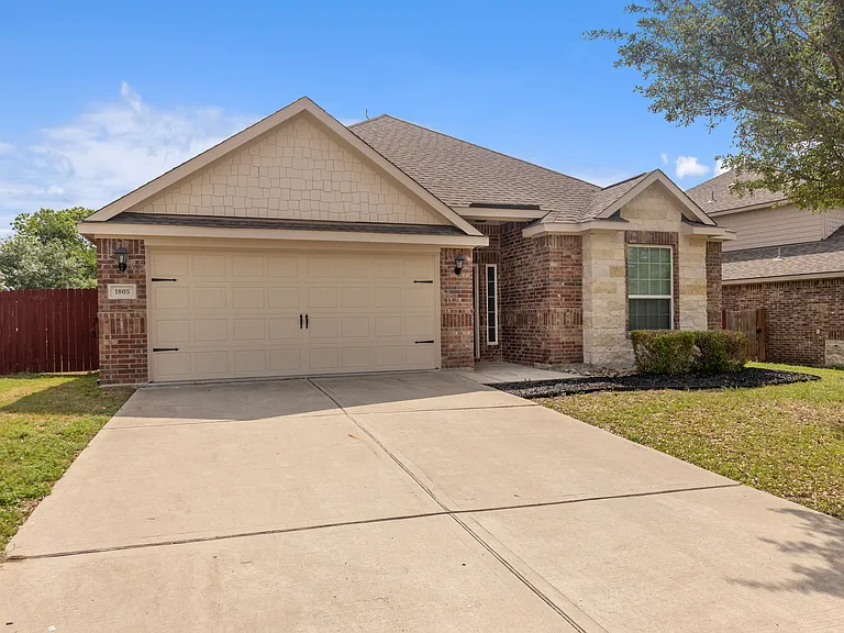 1805 Mesquite Ln — Photo 2