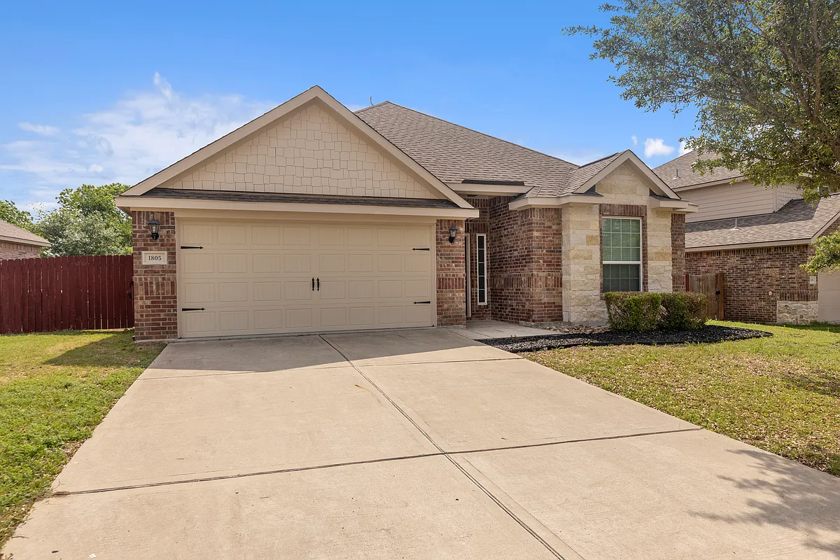 Building Photo - 1805 Mesquite Ln