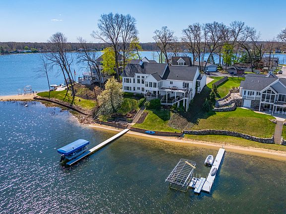 2nd image of 689 Treasure Island Dr