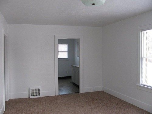 3rd image of 1827 5th Ave N