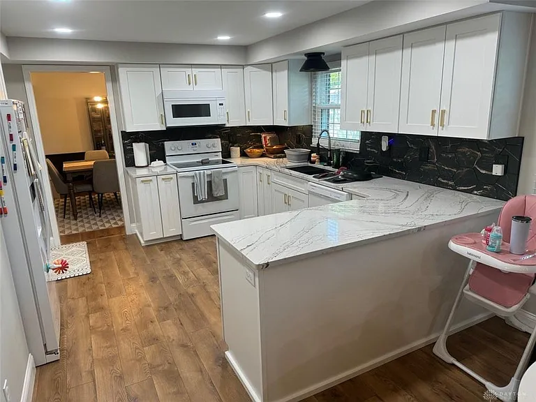 2165 Oak Tree Dr E — Photo 3
