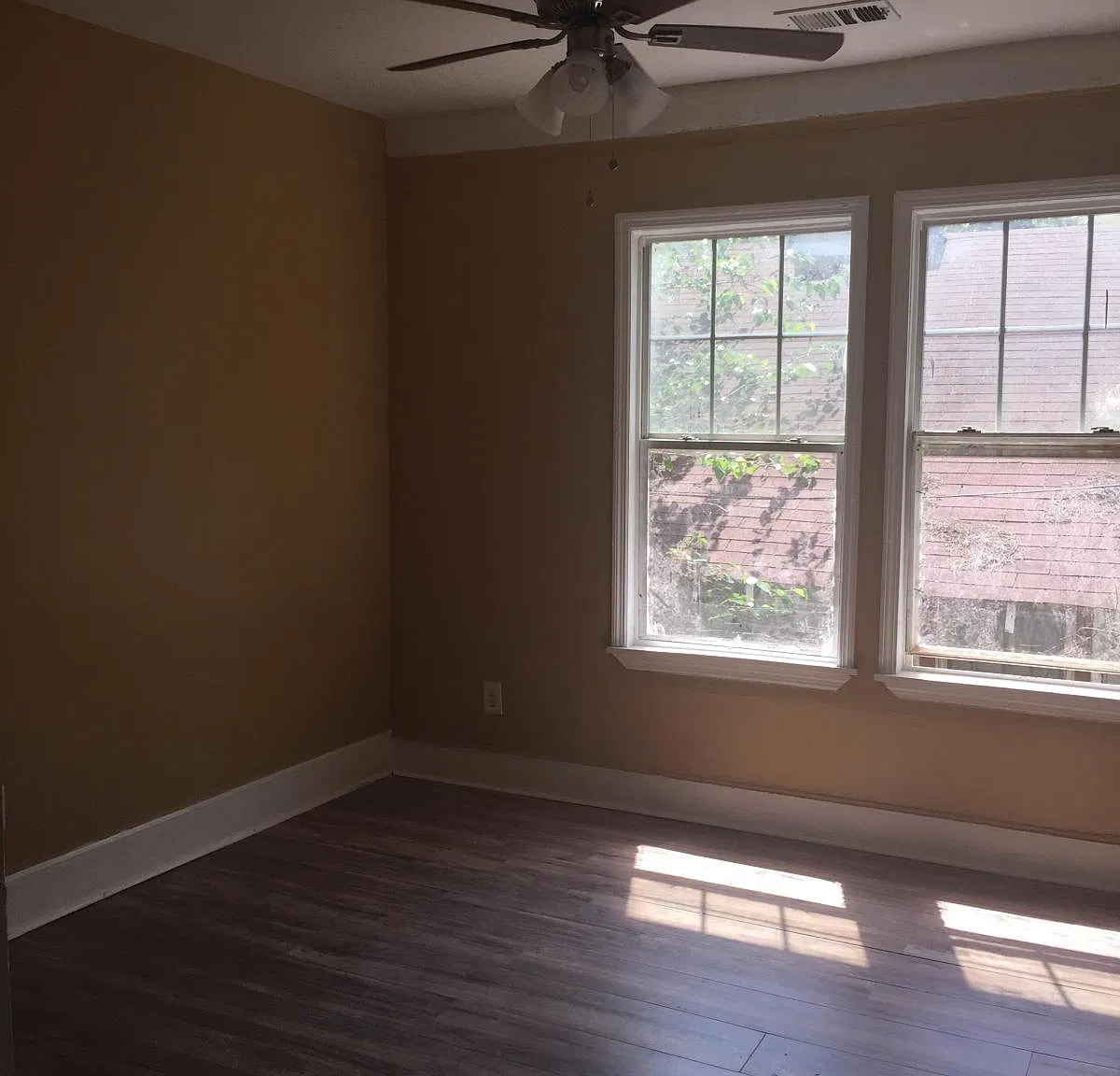 1 bed, 1.5 bath, 1582 sqft, $600 — Photo 3