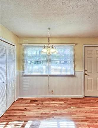 3rd image of 409 Knobview Dr