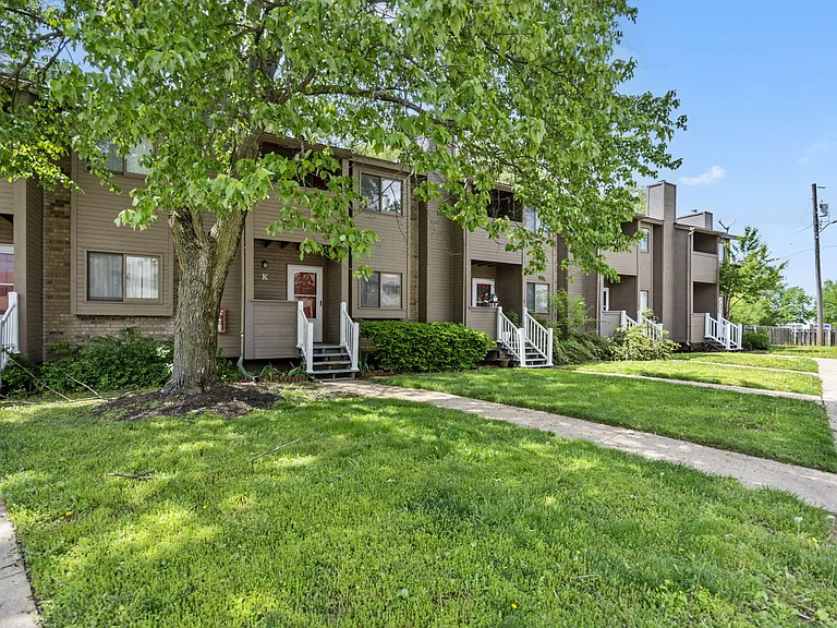 1711 E Walnut Lawn St — Photo 2
