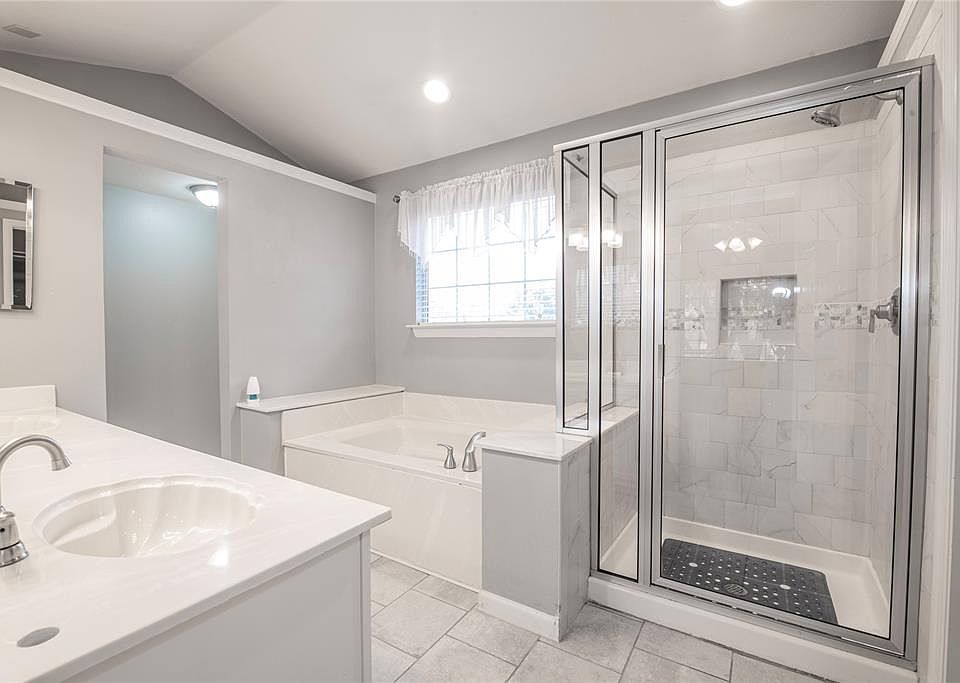 1st image of 2057 N Vista Dr