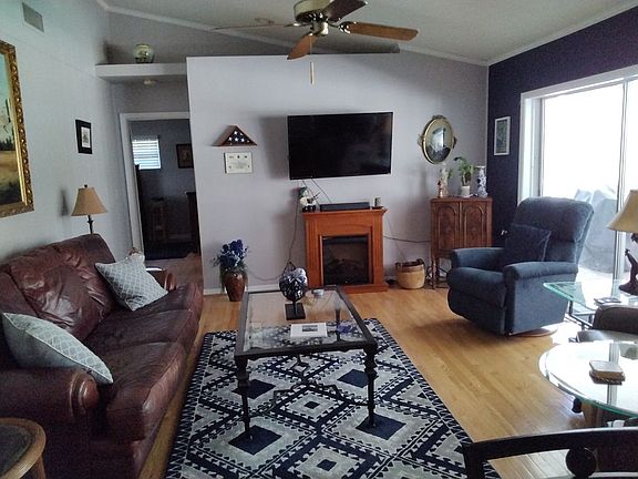 5th image of 609 Fox Valley Dr