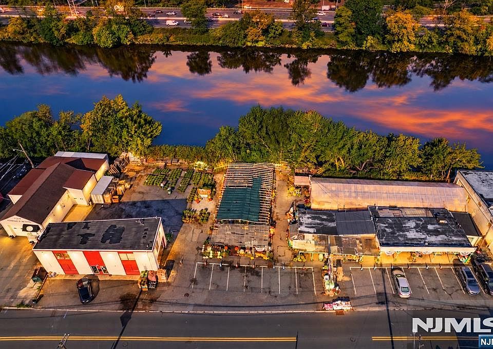 1st image of 275 River Road