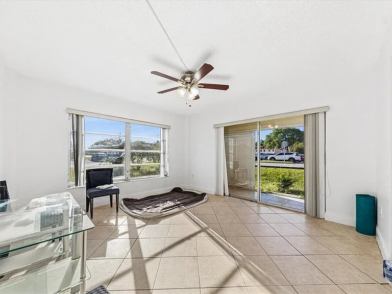4156 Inverrary Dr — Photo 5