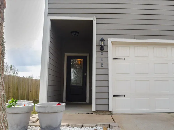 312 Driftwood Grove Ln, Brookshire, TX 77423