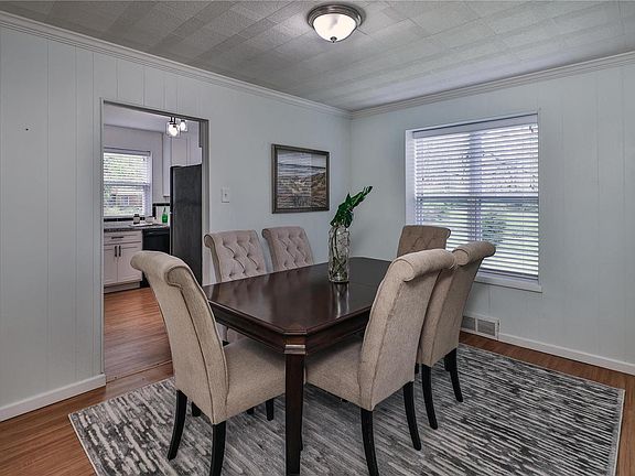 5th image of 7843 Ahern Ave