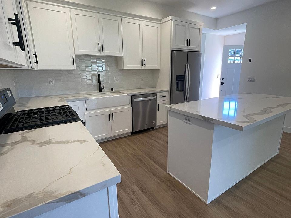 1st image of 5148-50 Chateau Dr