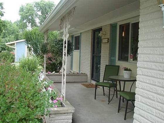 1st image of 2514 Deerwood Dr