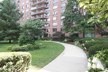 Rented by R New York