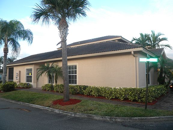 3rd image of 6415 Park Lake Cir