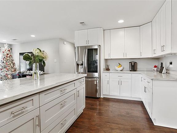 5th image of 720 Transcontinental Dr