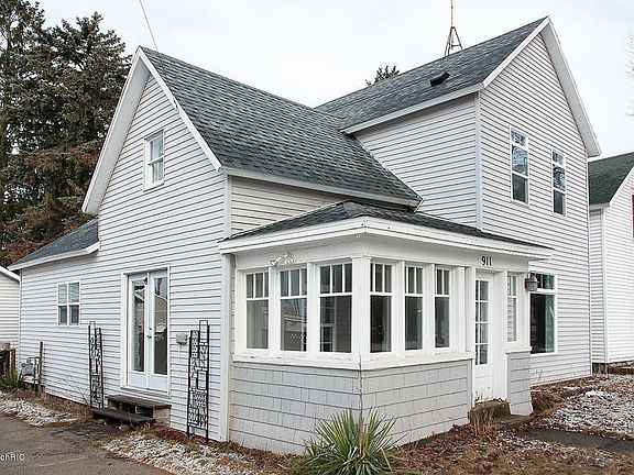 2nd image of 911 Olaf St