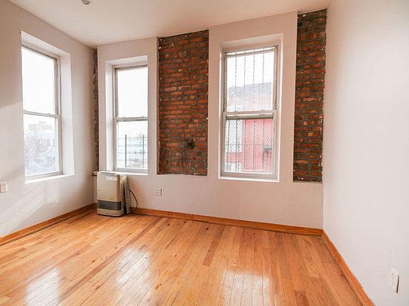 5th image of 54 Howard Ave APT 2L