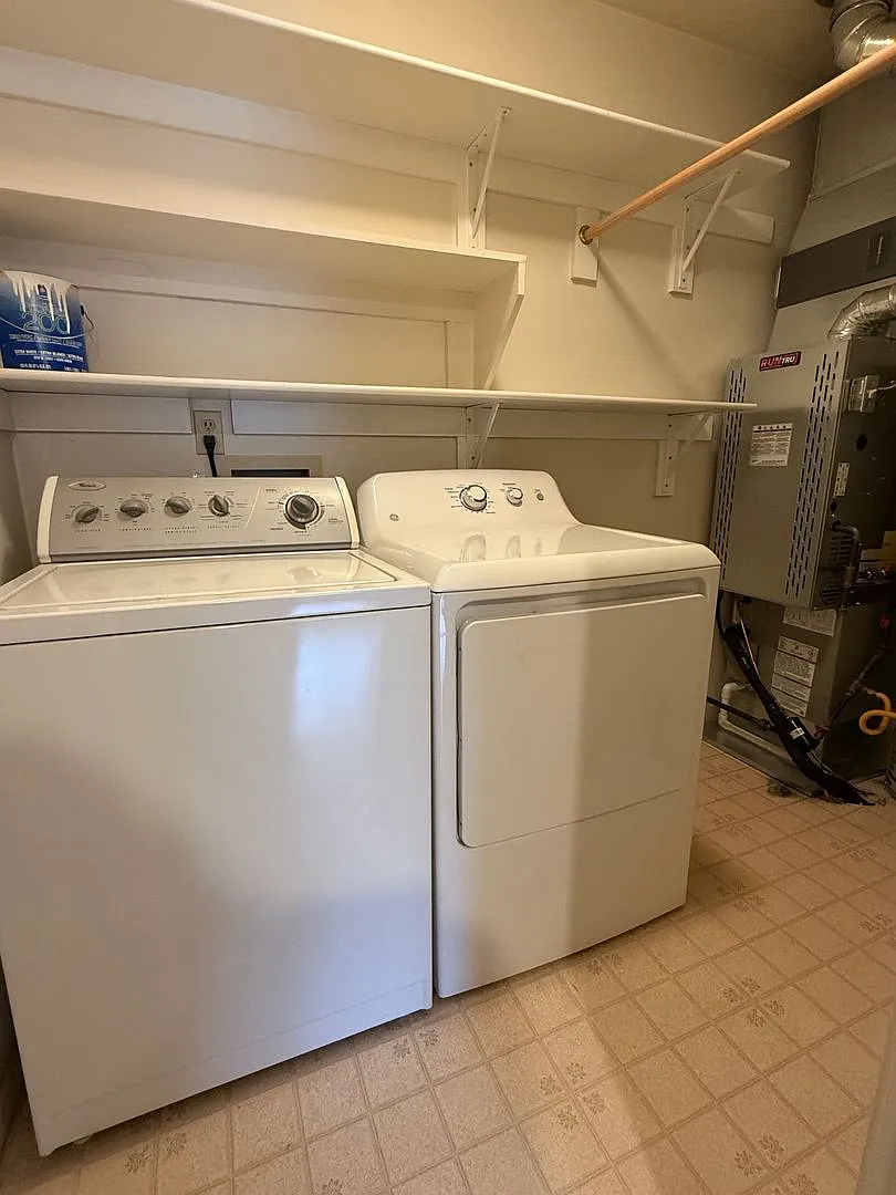2 Bedroom - Halteman - Condo - Renovated — Photo 4
