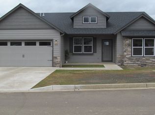 433 Fairway Estates Dr, Sutherlin, OR 97479