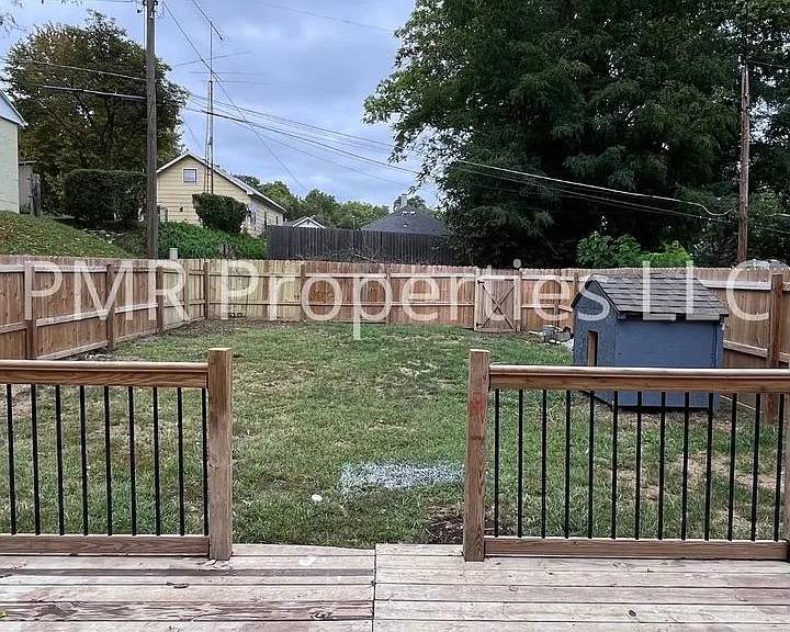 905 Logan St — Photo 18