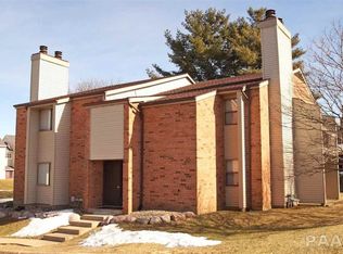 5720 N Autumn Ridge Ct, Peoria, IL 61615