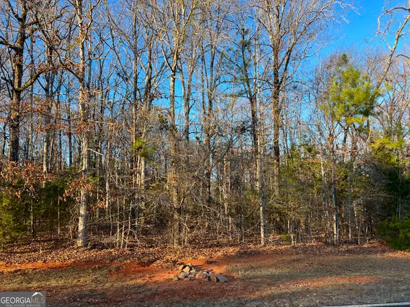 102 Gardens Dr, Forsyth, GA 31029