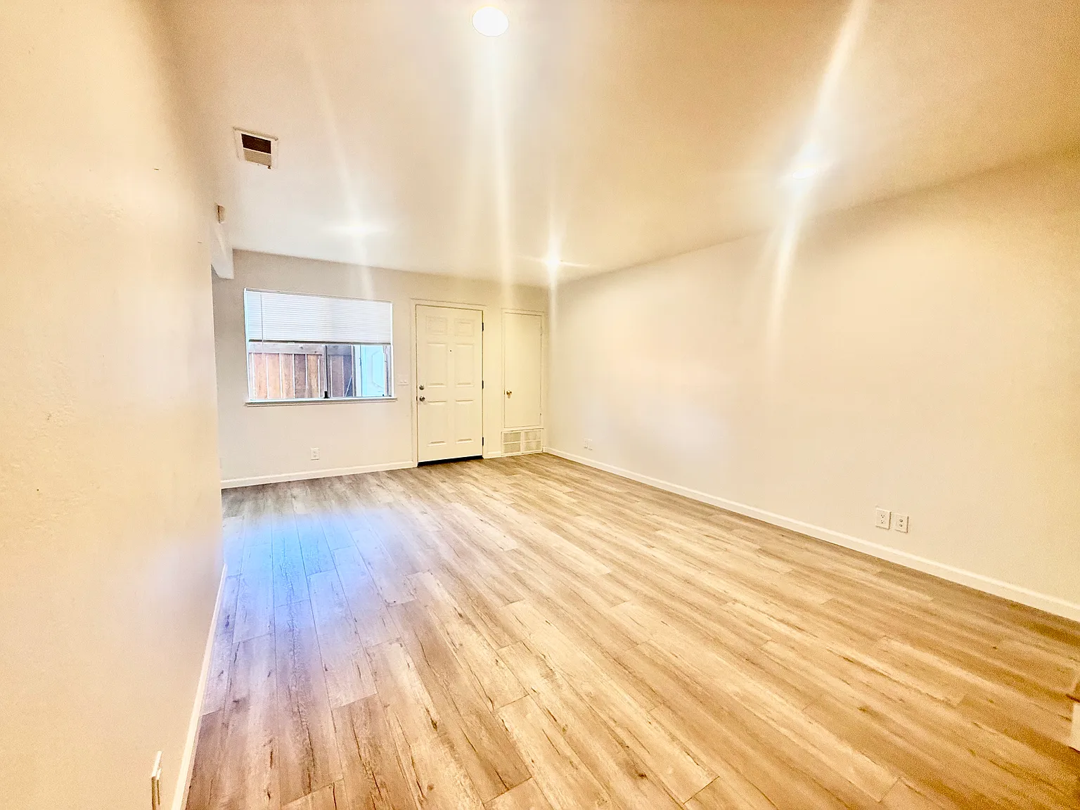 2 bed, 1.5 bath, 1003 sqft, $2,999 — Photo 4