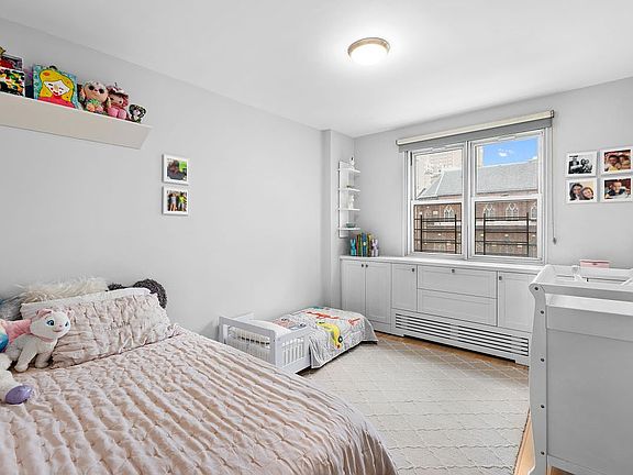 4th image of 340 E 80th St #5X