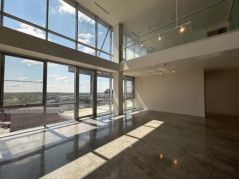 221 E College St #1207 — Photo 9
