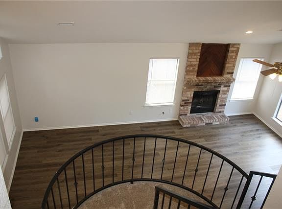 2nd image of 15902 De Peer Ave