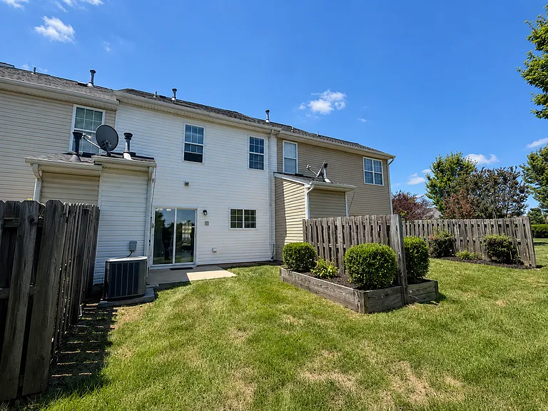 6896 Derby Run Dr — Photo 25