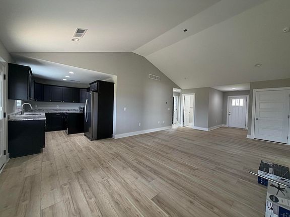 4th image of 320 Whitley Way