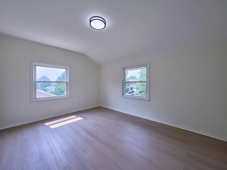 2924 Gracefield Rd — Photo 12