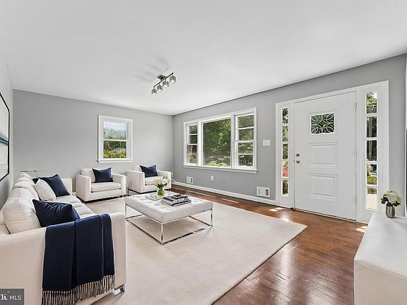 2nd image of 8816 Saunders Ln