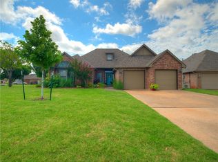 2208 Cedar Pointe Cir, Edmond, OK 73003
