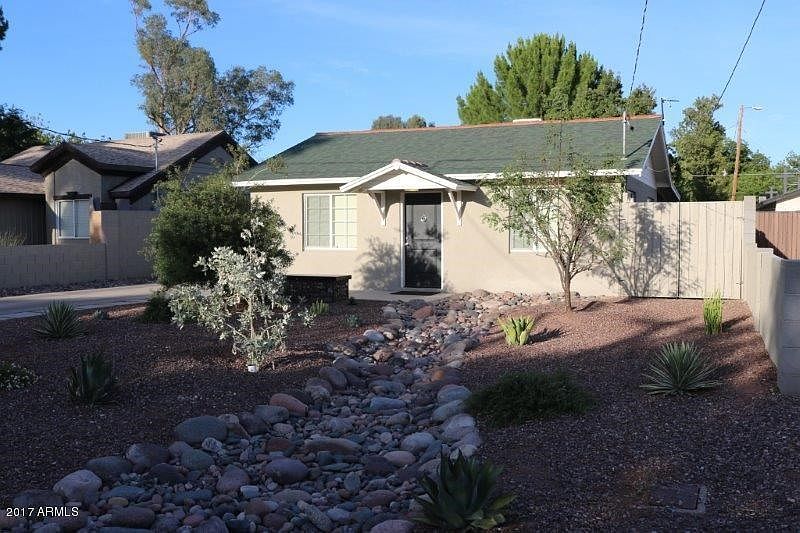 2811 N 28th NE front yard