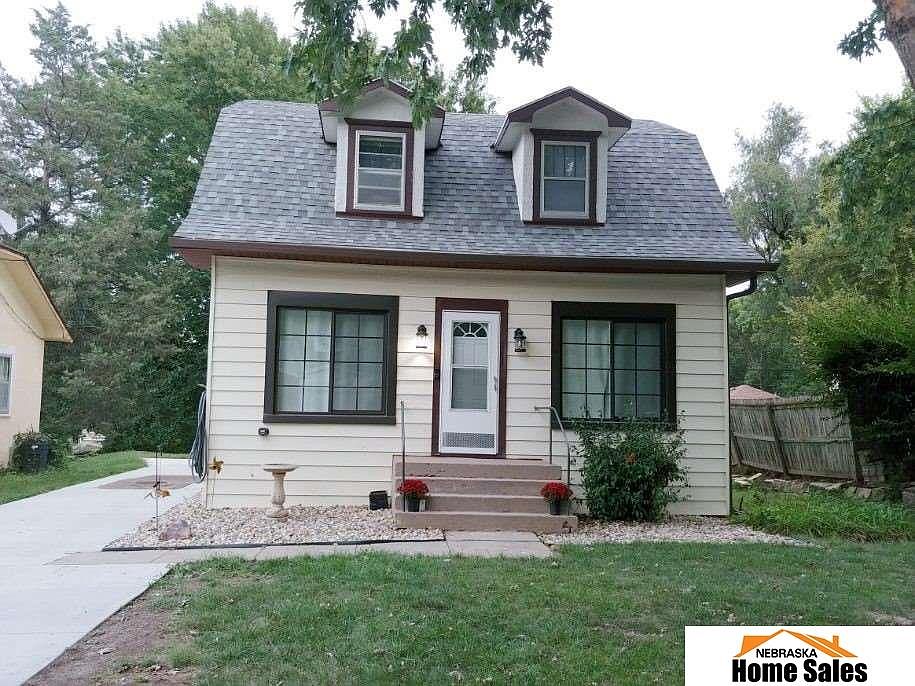 1st image of 2424 S 37th St