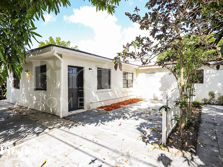 7000 SW 12th St — Photo 15