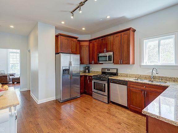 4th image of 4951 W Medill Ave